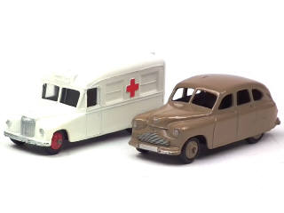 Lot 449 - DINKY TOYS (GB) (2)
