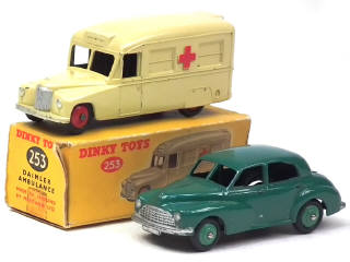 Lot 465 - DINKY TOYS (GB) (2)