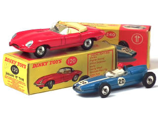 Lot 274 - DINKY TOYS (GB) (2)
