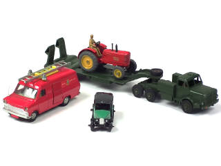 Lot 289 - DINKY TOYS (GB) (4)