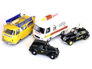 Lot 175 - DIVERS (4)