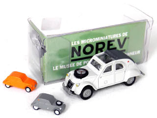 Lot 232 - DIVERS (3)