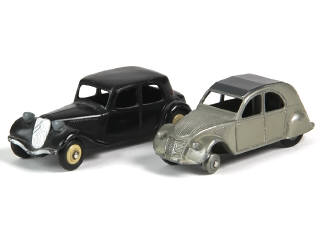 Lot 672 - DINKY TOYS (FRANCE) (2)