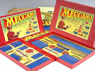 Lot 876 - MECCANO (2)