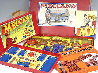 Lot 877 - MECCANO (2)