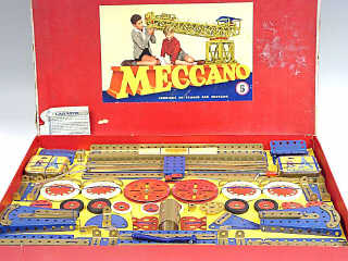 Lot 875 - MECCANO (1)
