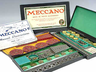 Lot 883 - MECCANO (2)