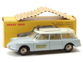 Lot 542 - DINKY TOYS (FRANCE) (1)