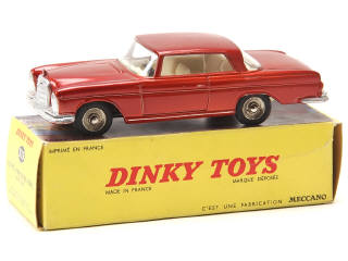 Lot 493 - DINKY TOYS (FRANCE) (1)