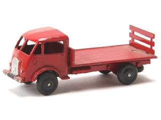 Lot 599 - DINKY TOYS (FRANCE) (1)