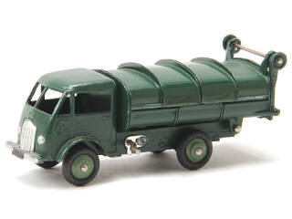 Lot 617 - DINKY TOYS (FRANCE) (1)