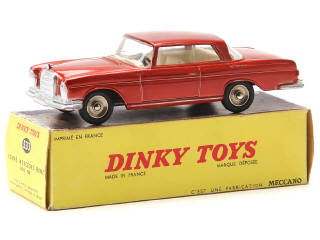 Lot 492 - DINKY TOYS (FRANCE) (1)