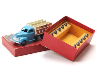 Lot 611 - DINKY TOYS (FRANCE) (1)