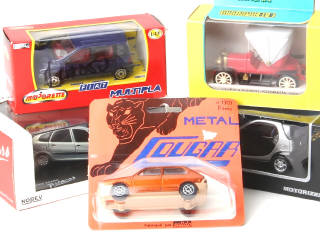 Lot 108 - DIVERS (5)