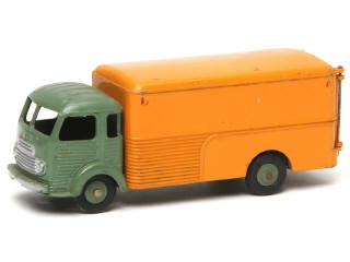 Lot 552 - DINKY TOYS (FRANCE) (1)