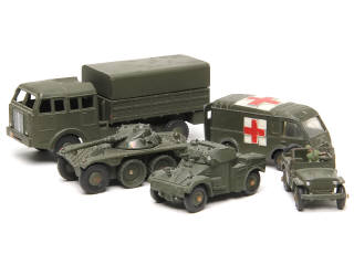 Lot 660 - DINKY TOYS (FRANCE) (5)