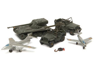 Lot 673 - DINKY TOYS (FRANCE) (5)