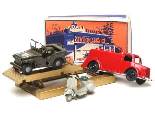 Lot 109 - DIVERS (4)