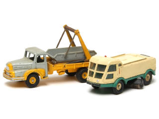 Lot 713 - DINKY TOYS (FRANCE) (2)