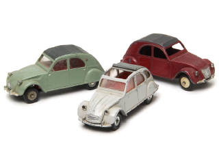 Lot 688 - DINKY TOYS (FRANCE) (3)