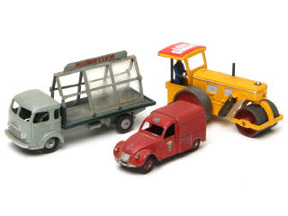 Lot 690 - DINKY TOYS (FRANCE) (3)