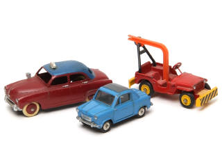 Lot 694 - DINKY TOYS (FRANCE) (3)