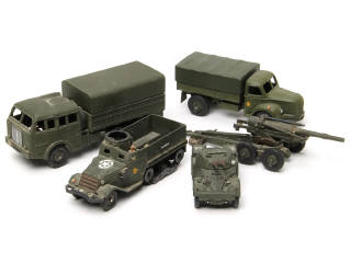 Lot 696 - DINKY TOYS (FRANCE) (5)