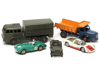 Lot 701 - DINKY TOYS (FRANCE) (5)