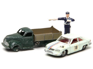 Lot 702 - DINKY TOYS (FRANCE) (3)
