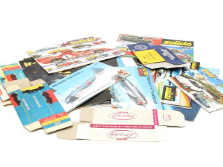 Lot 141 - DIVERS (17)