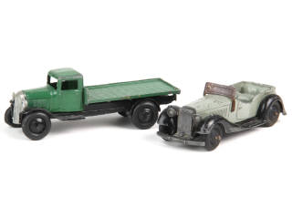 Lot 496 - DINKY TOYS (GB) (2)