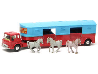 Lot 197 - CORGI TOYS (GB) (1)