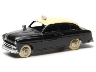 Lot 561 - DINKY TOYS (FRANCE) (1)