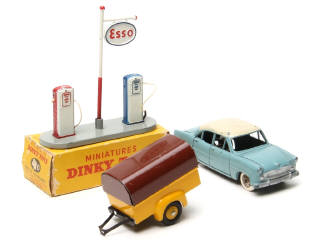 Lot 562 - DINKY TOYS (FRANCE) (1)