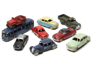 Lot 568 - DINKY TOYS (FRANCE) (9)