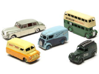 Lot 415 - DINKY TOYS (GB) (5)