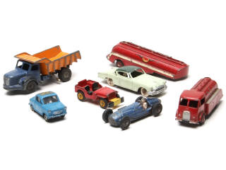 Lot 576 - DINKY TOYS (FRANCE) (7)