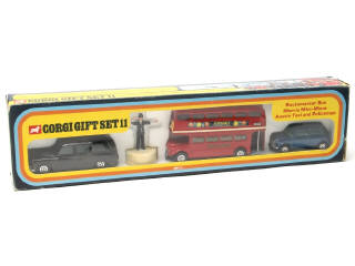 Lot 372 - CORGI TOYS (GB) (1)