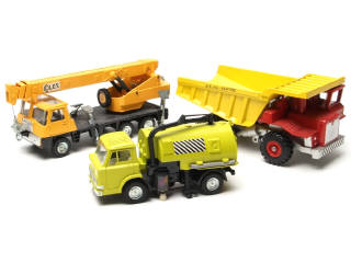 Lot 426 - DINKY TOYS (GB) (3)