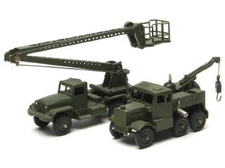 Lot 466 - DINKY TOYS (GB) (2)