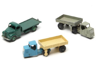 Lot 453 - DINKY TOYS (GB) (3)