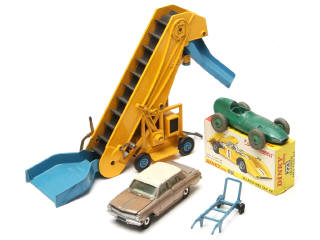 Lot 457 - DINKY TOYS (GB) (5)