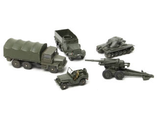 Lot 251 - DINKY TOYS (FRANCE) (5)