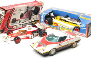 Lot 193 - DIVERS (3)