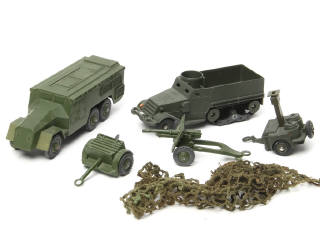 Lot 330 - DINKY TOYS (5)