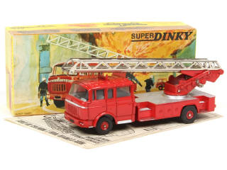 Lot 157 - DINKY TOYS (FRANCE) (1)