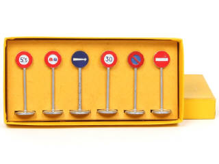 Lot 159 - DINKY TOYS (FRANCE) (1)