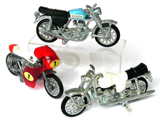 Lot 109 - DIVERS (3)