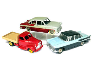 Lot 228 - DINKY TOYS (FRANCE) (3)