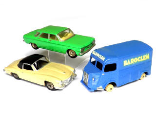 Lot 237 - DINKY TOYS (FRANCE) (3)